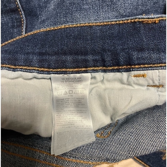 NWOT Old Navy Boyfriend Cutoff Shorts Size 16 - Picture 3 of 3